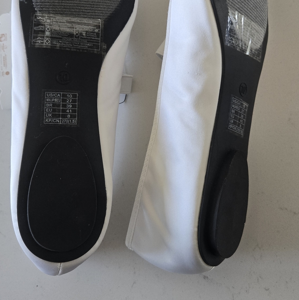 Hello Kitty Ballerina White Flats with Bow Detail - Picture 10 of 15